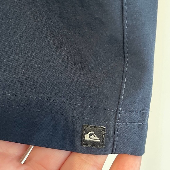 Quicksilver Navy Amphibean Shorts Men's Size 29 Pre-owned 10" inseam - Picture 2 of 11